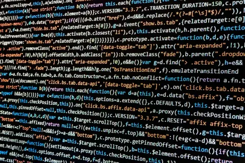 Kod źródłowy z widocznym **pogrubieniem czcionki HTML**.