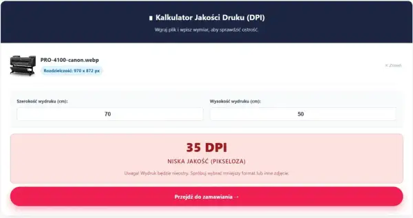 Kalkulator jakości druku pokazuje, że przy wymiarach 70x50 cm i rozdzielczości 970x872 px, jakość wydruku to 35 DPI (niska jakość).